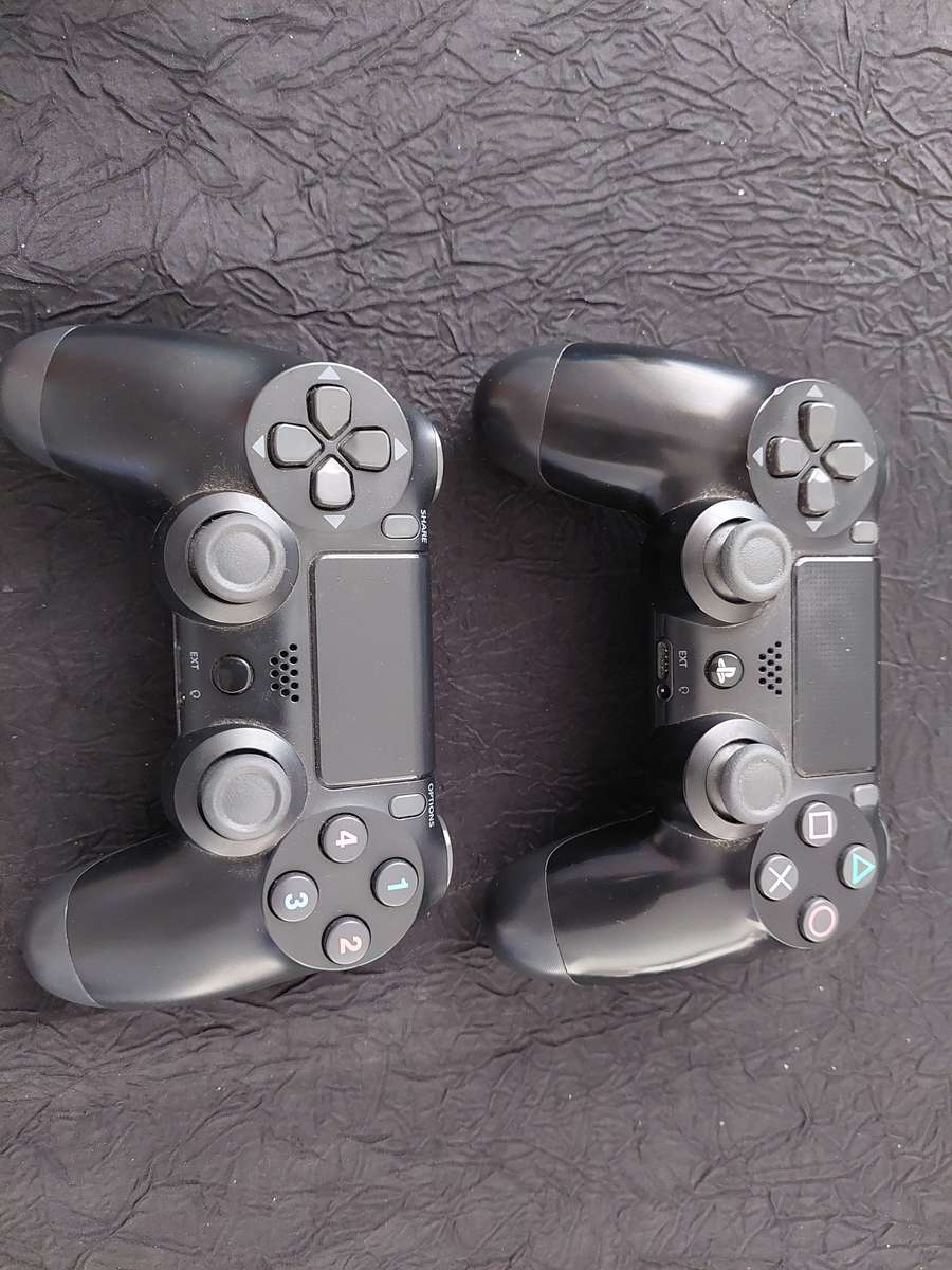 Playstation 4 console + Extras