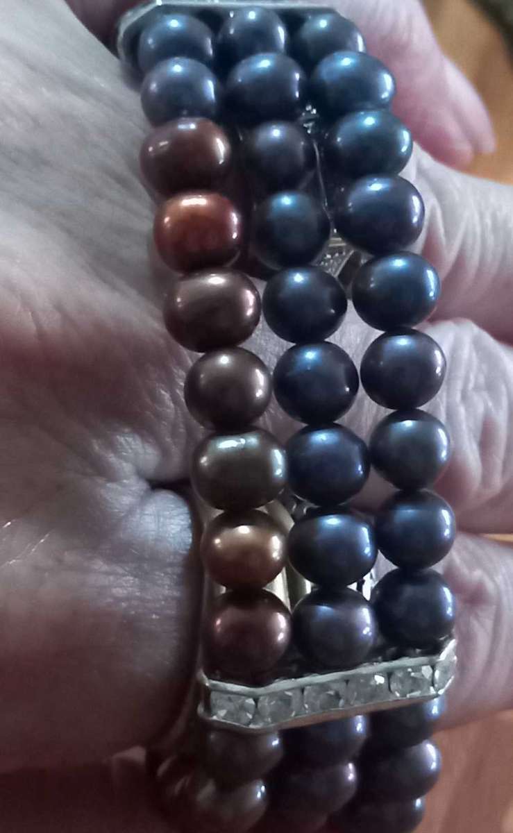 Beautiful Peacock and Bronze Freshwater Pearl Stretch Bracelet