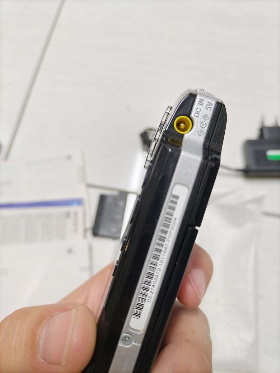 Sony Psp 3000 piano black boxed in mint condition