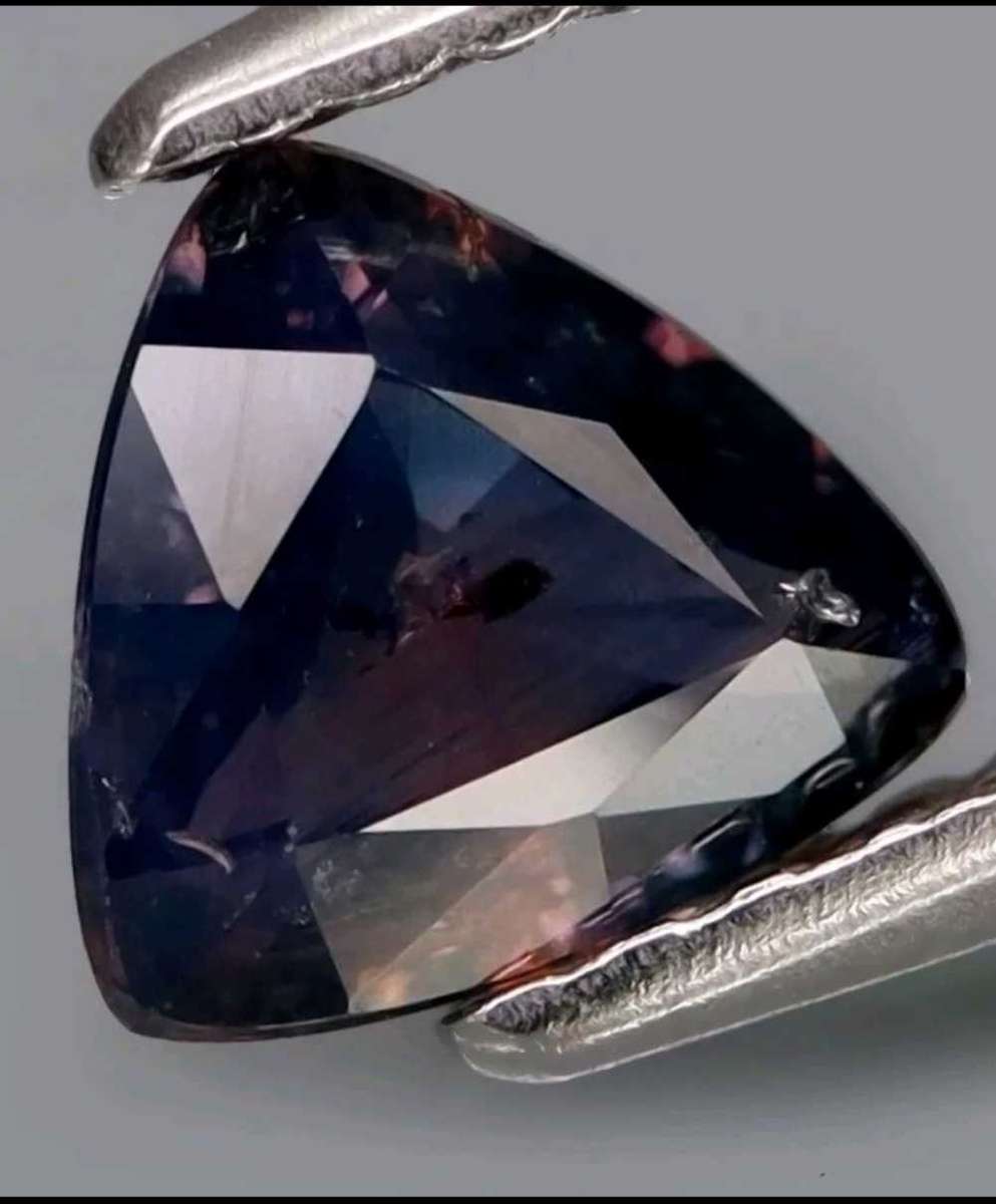 0.80Ct Rare (Colour Change Sapphire ) UNHEATED