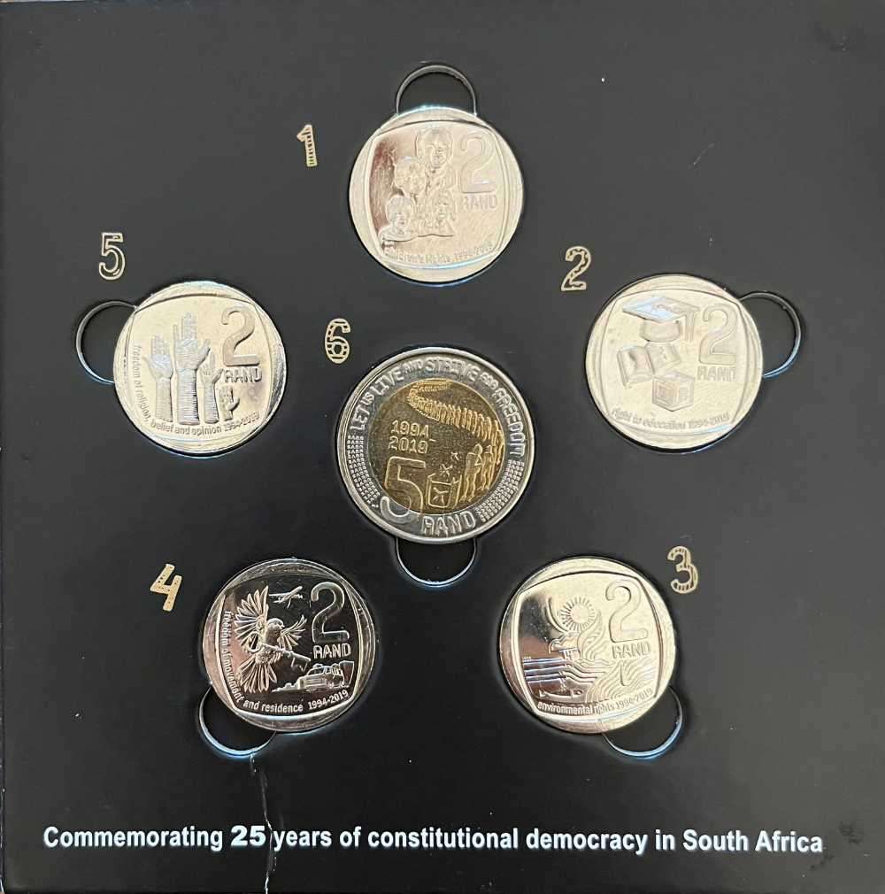 2019 COMMEMORATIVE COIN SET.