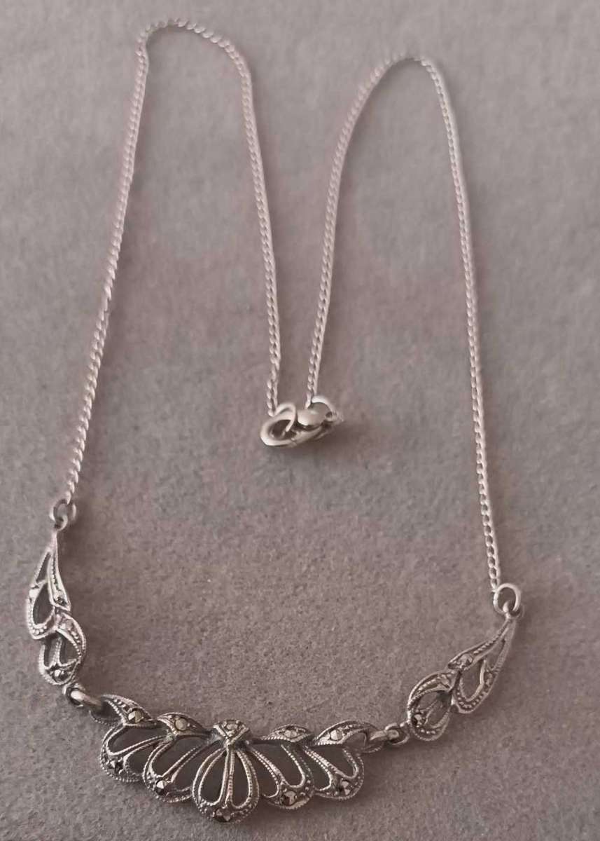 Lovely Sterling Silver  & Marcasite Vintage Necklace.