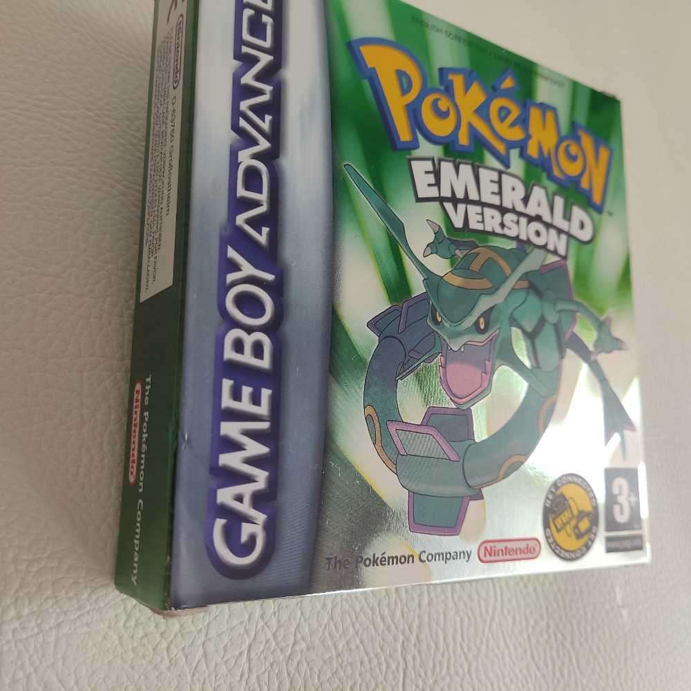 Pokémon Emerald Version Nintendo Gameboy Gba