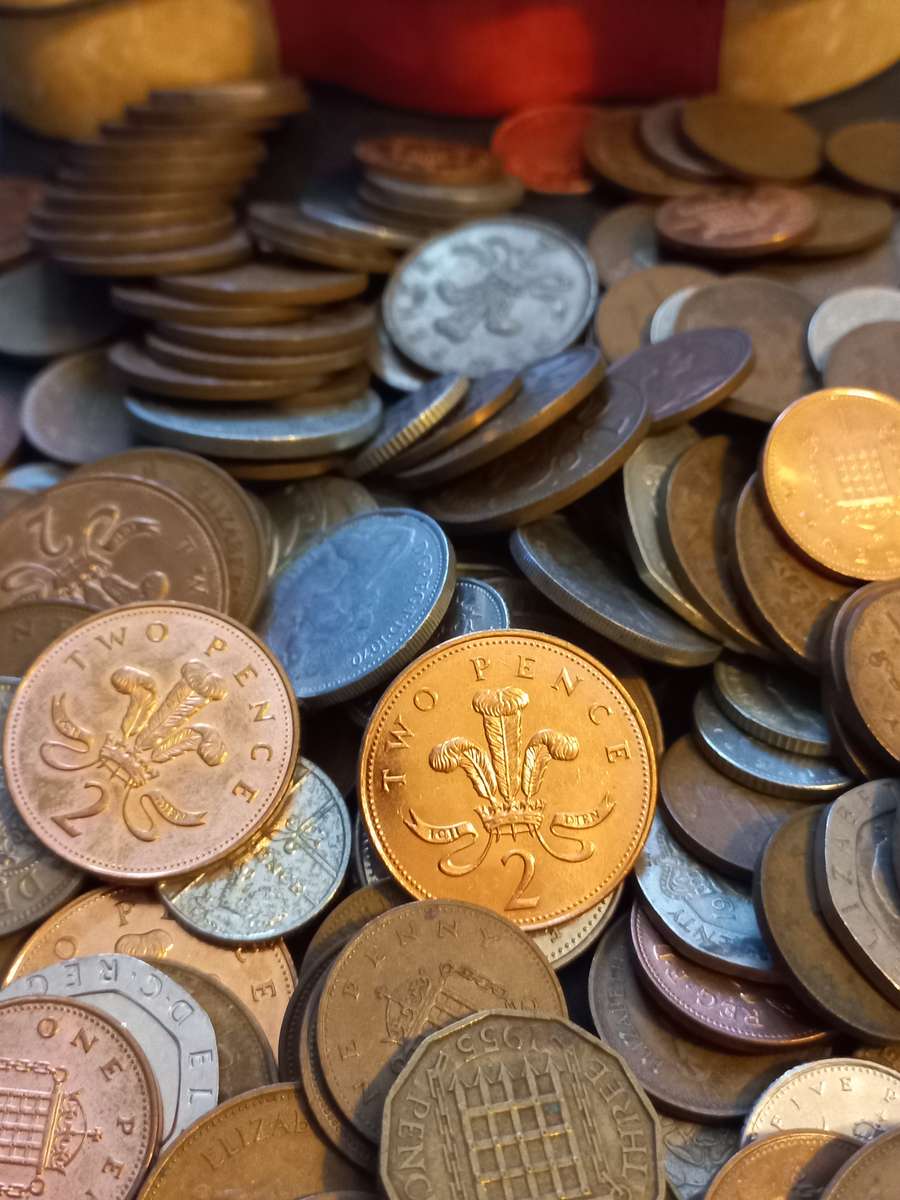 190 Mixed UK Coins in Vintage British Sweets Tin