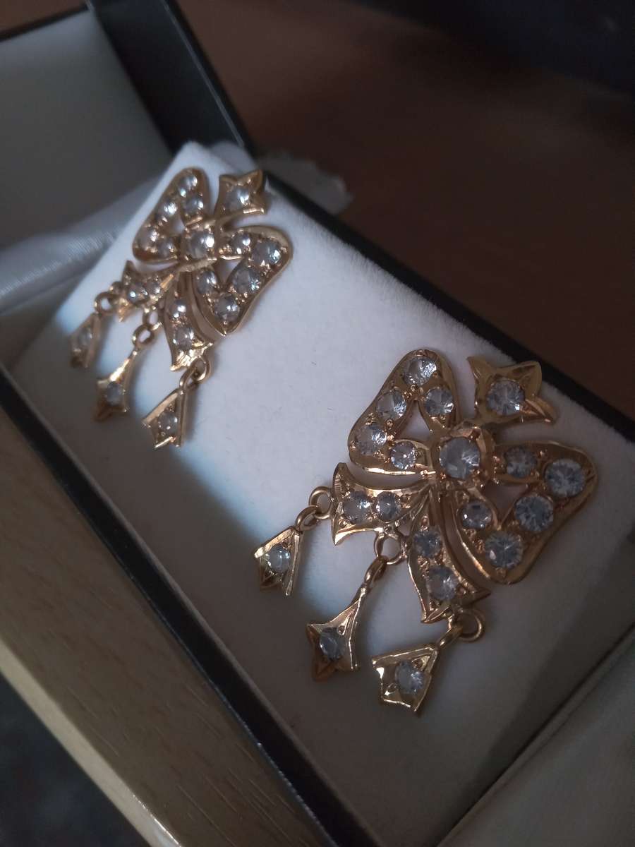 A Pair Of  Antique 18ct Yellow Gold Chandelier Earrings - (8.1g)