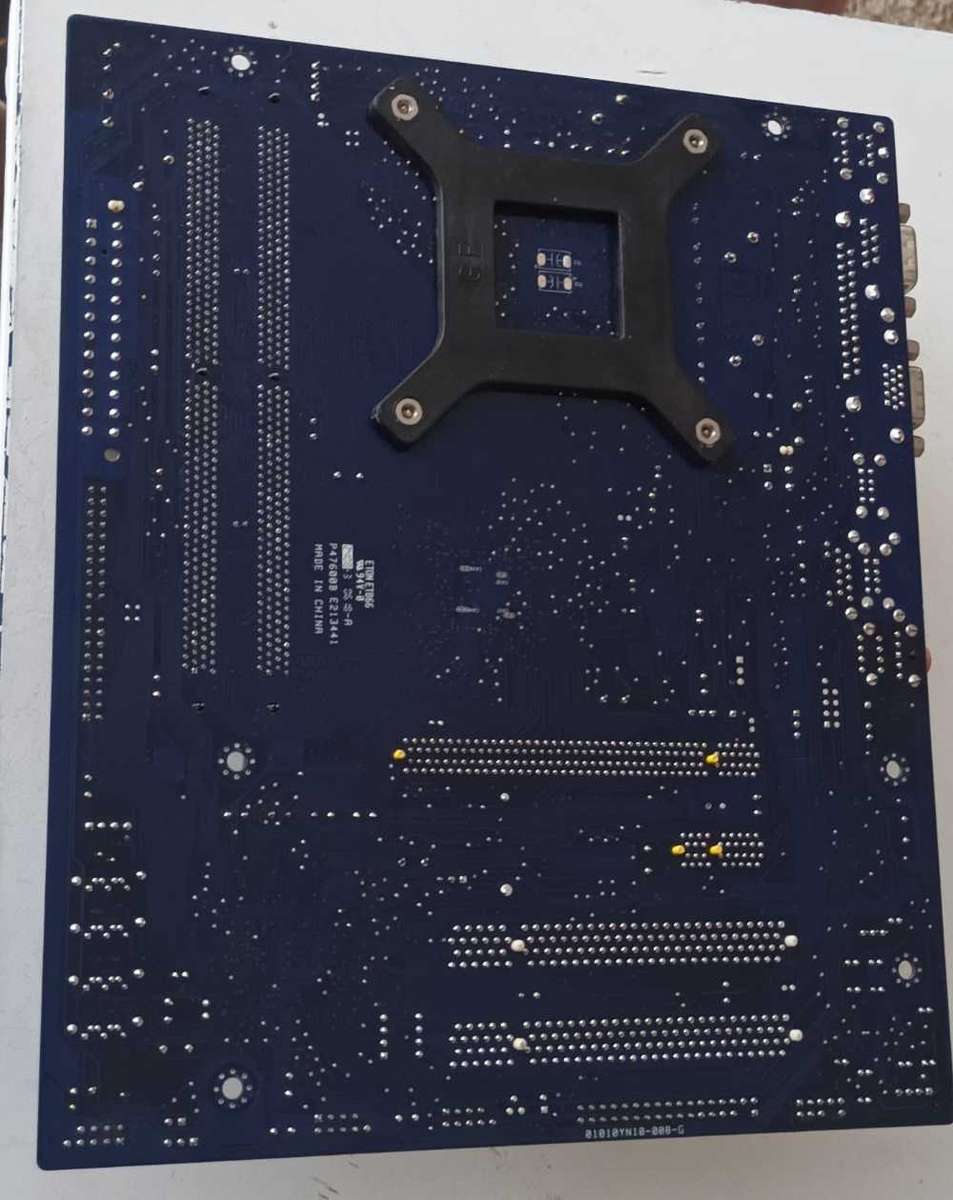 Foxconn N15235 45CMX Motherboard Socket LGA115XDBP 3520 with 2x 1GB DDR2 Ram(PLEASE READ!!)