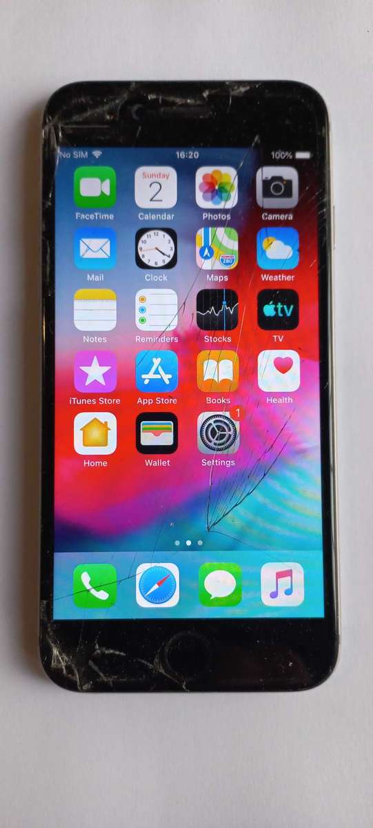 IPhone 6 Space Grey (Damaged screen)