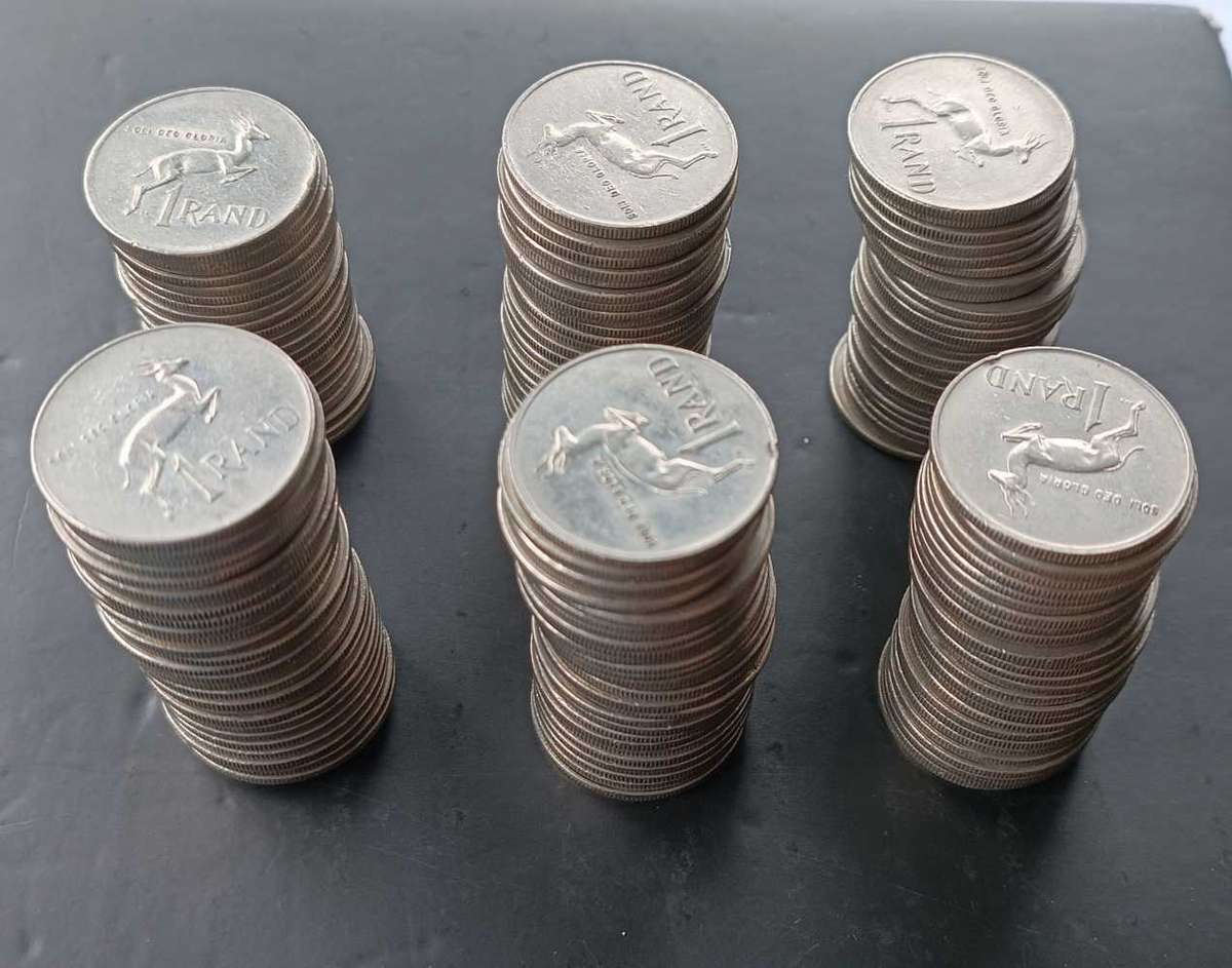 Quantity of 164 Old South African R1 Coins