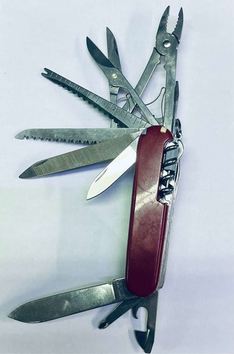 Swiss mulitool pocket knife