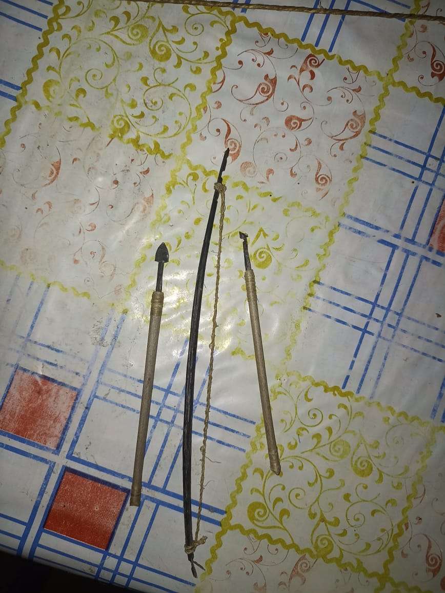 Koisan /Bushman bow and spheres