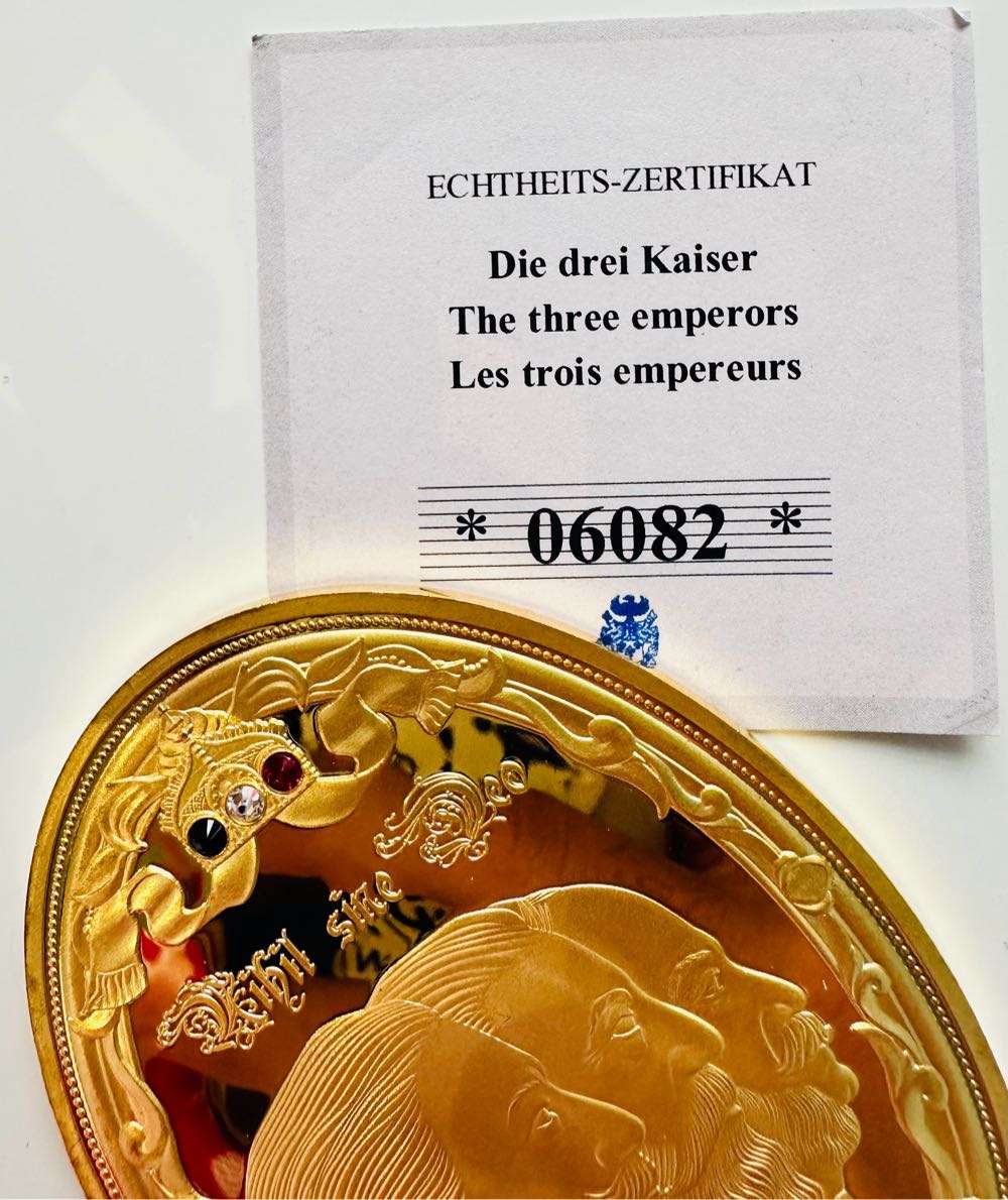 GIANT MEDAL - OVAL - THE 3 EMPORERS OF THE GETMAN REICH - SUPERB ITEM - GOLD PLATED - GEMSTONE DECOR