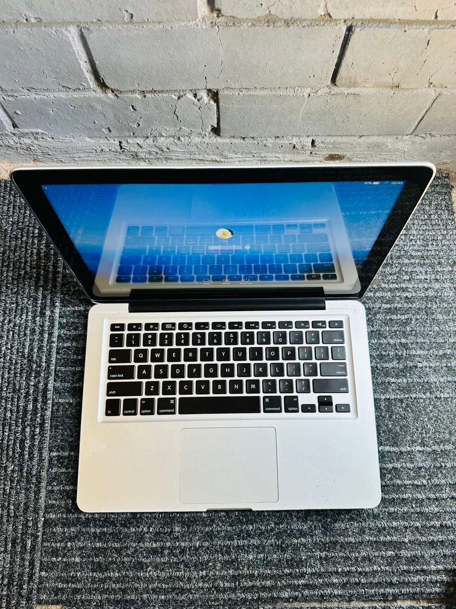 Intel Core i7 Apple MacBook Pro (13-inch, Early 2011)  640GB HDD 4GB RAM macOS 10.13.6