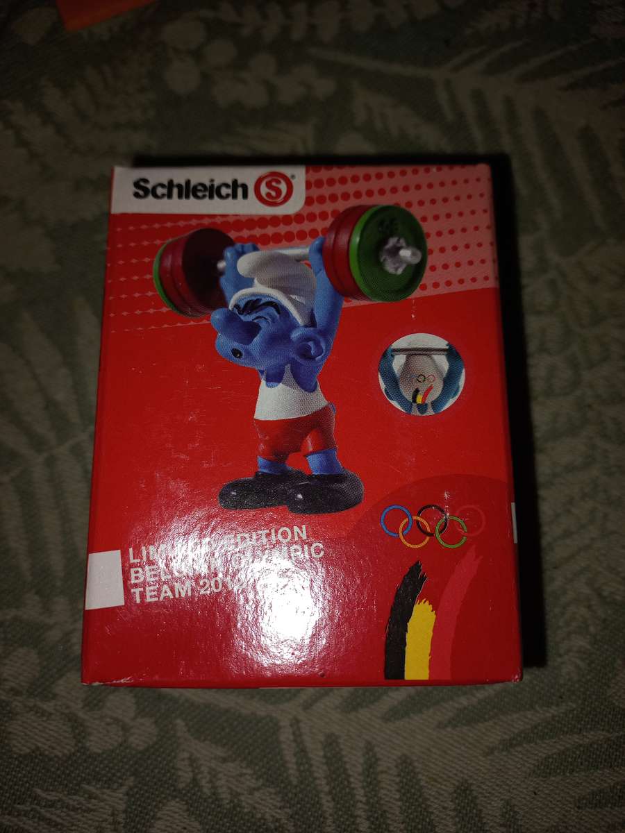 The Smurfs Olympic games weight lifter