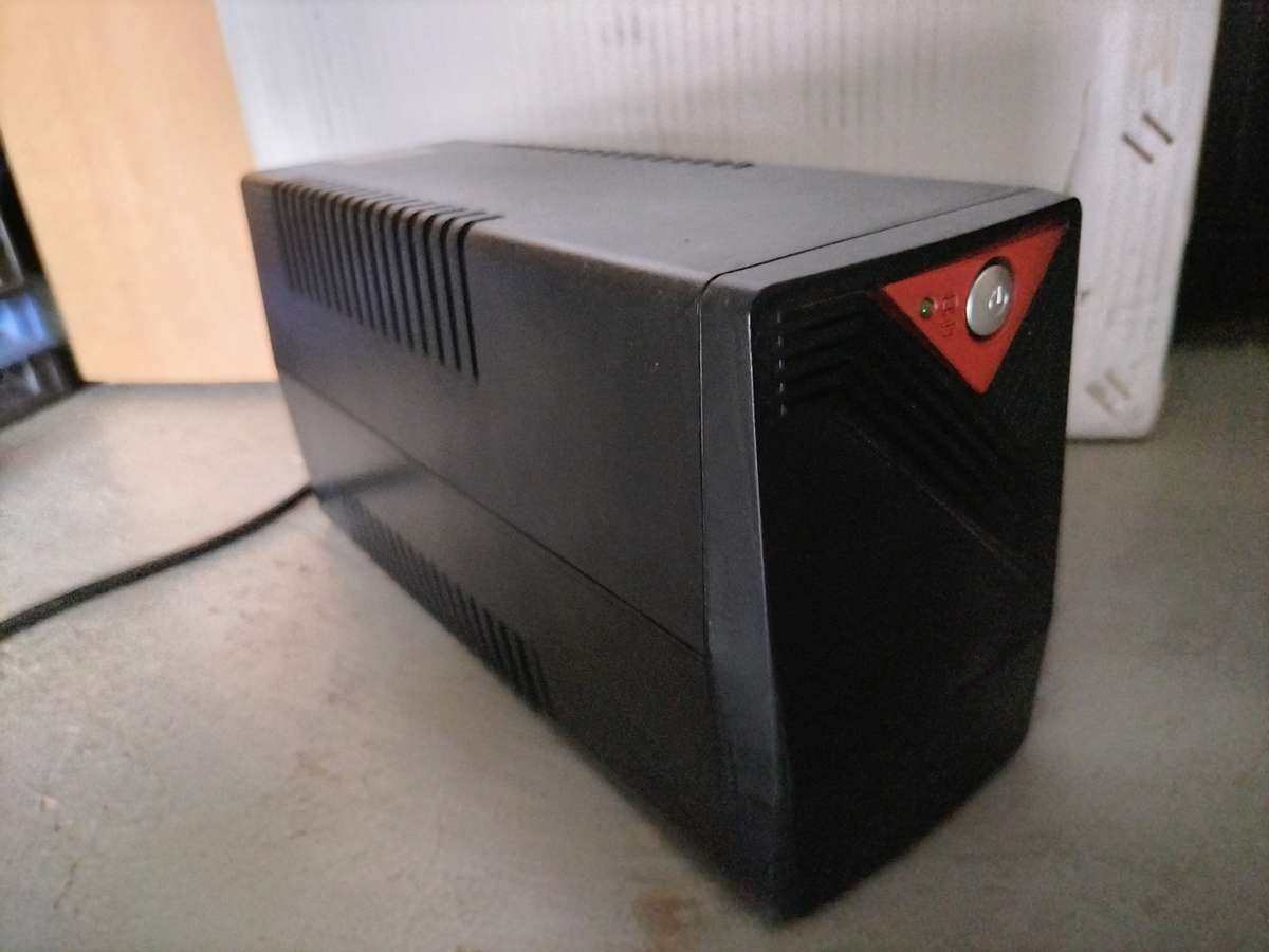 Nova Neptune 700 UPS