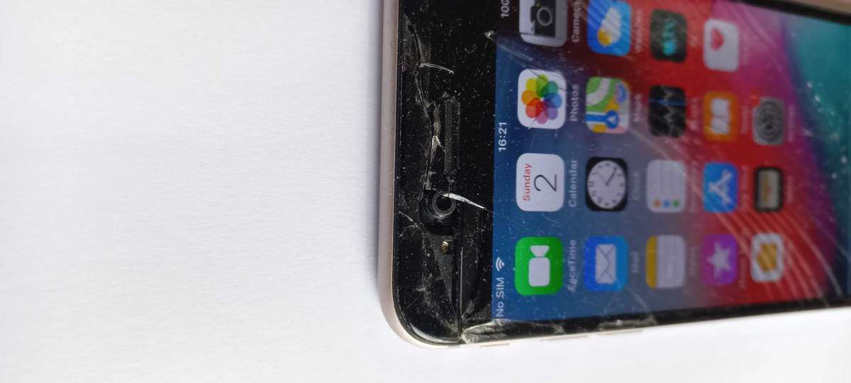 IPhone 6 Space Grey (Damaged screen)