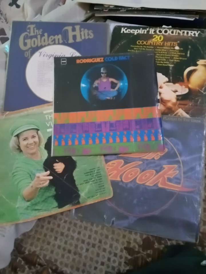 LP of Rodriguez cold fact, keepin it country, dr. Hook, 2x viginia lee