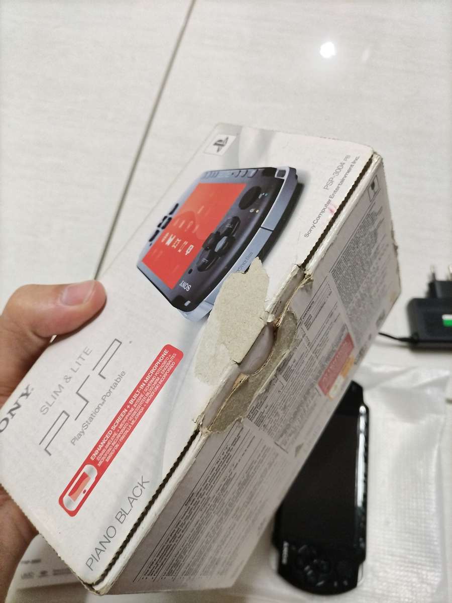 Sony Psp 3000 piano black boxed in mint condition