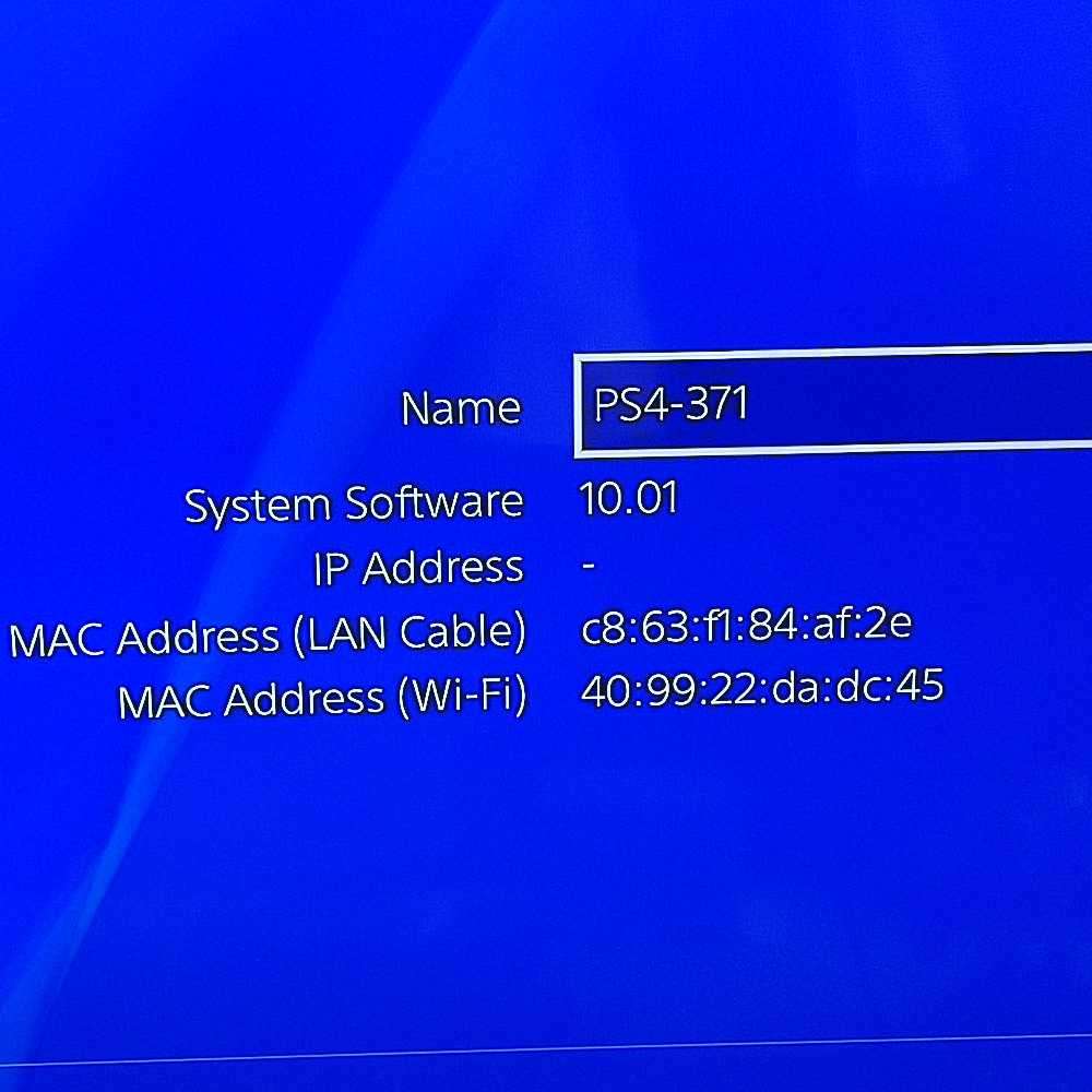 Playstation 4 Slim 1Tb +2 controllers  plus One game