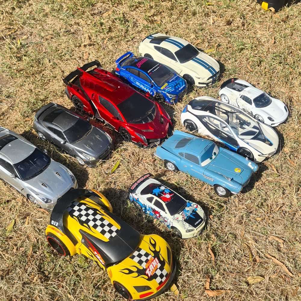 Toys storage lot, toy cars