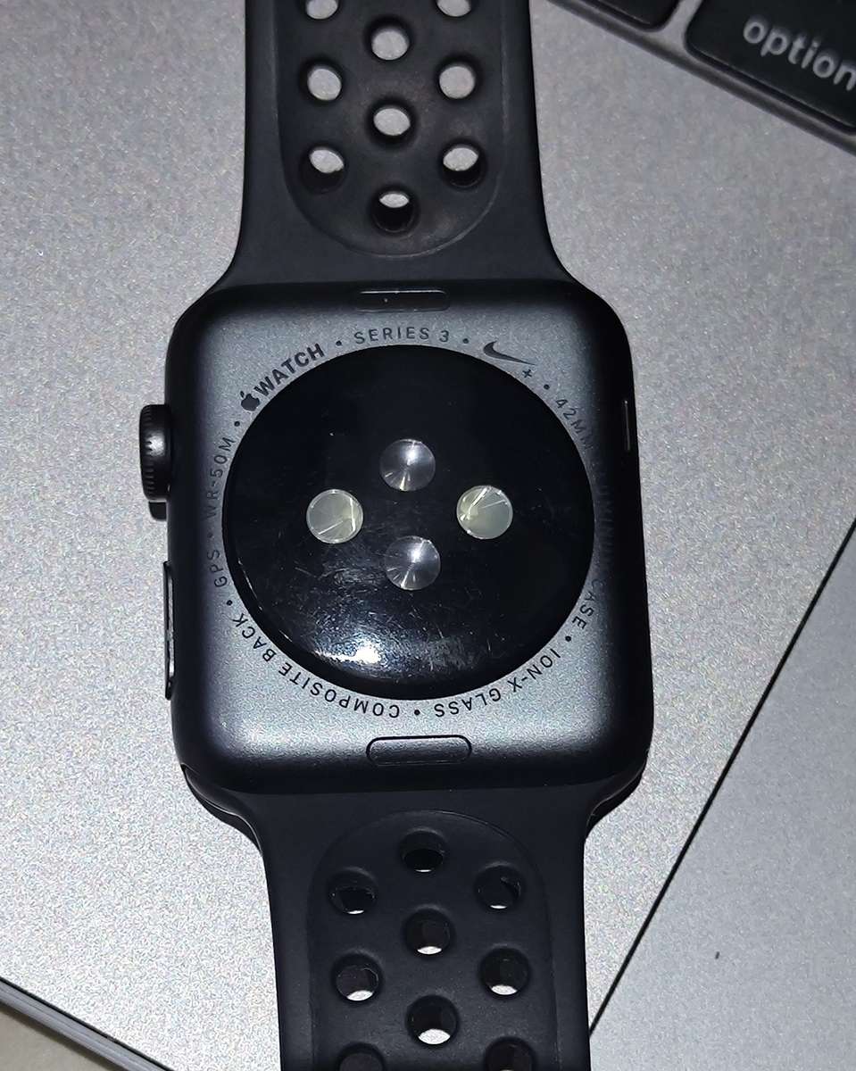 Apple watch series 3 Nike 42MM (Pre Owned)