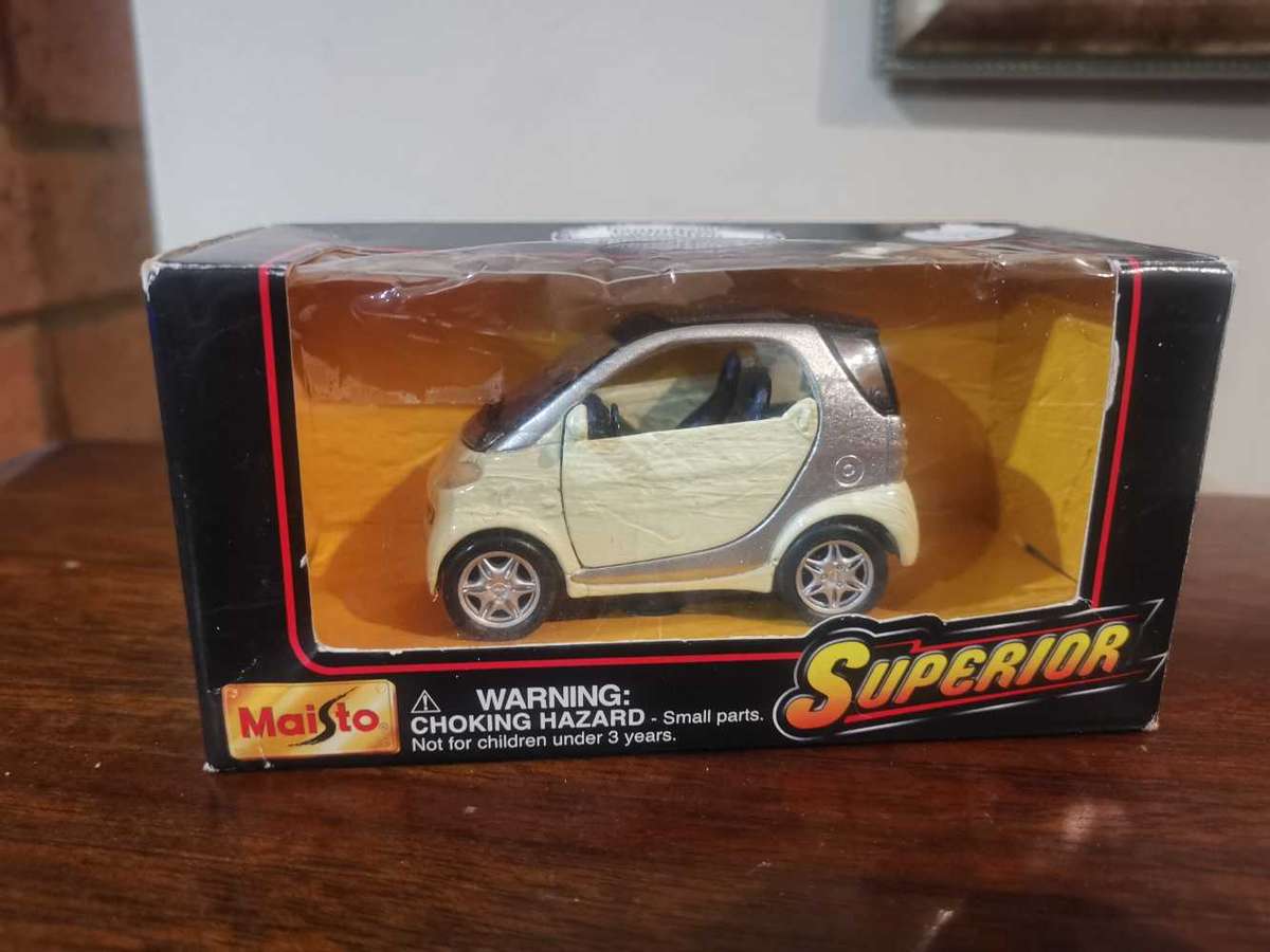 DIE CAST SMART CAR