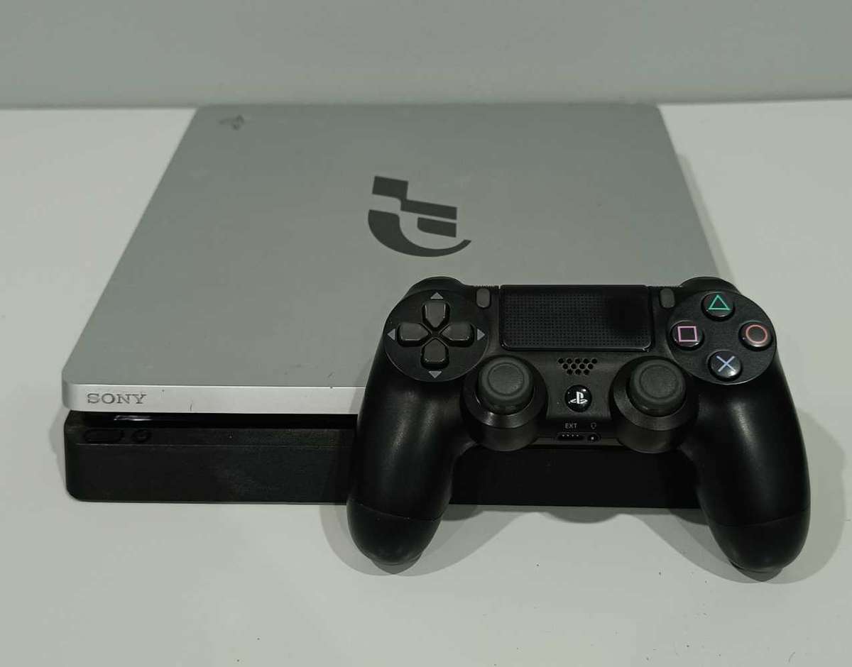 Playstation 4 Slim Limited Edition GT 1TB