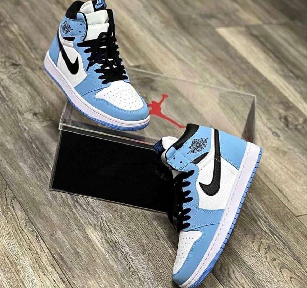 NIke Jordans 1 Retro High