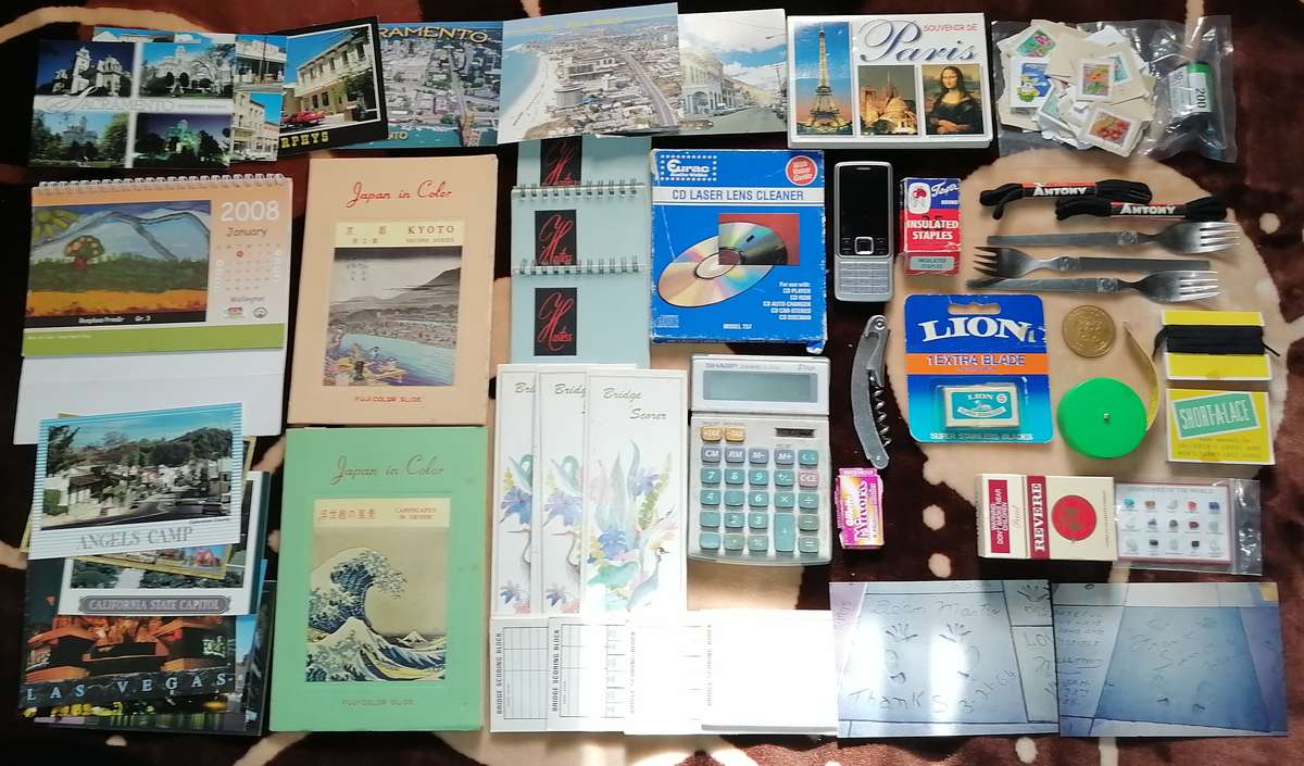 Large collection of vintage items here.