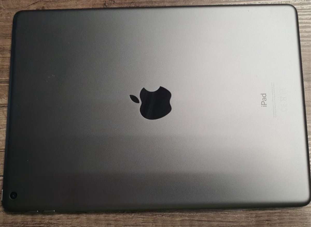 iPad 10.2` 8th Gen (WiFi) 32GB Space Grey - Combo Deal WOW