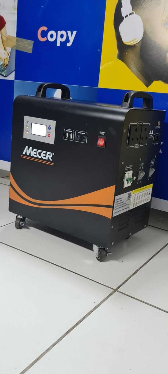 Mecer m-1000w inverter with battery.