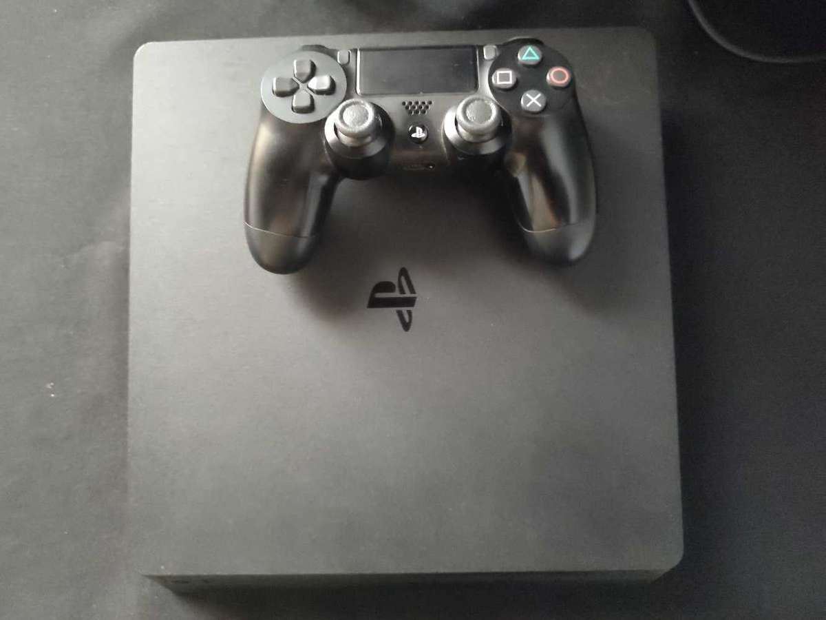 Ps4 slim with spiderman