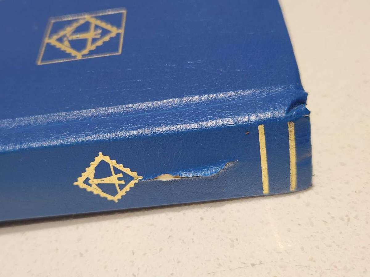 LIGHTHOUSE STOCK BOOK  16 WHITE 9-SLOT PAGES  SINGLE INTERLEAF  2nd HAND BUT NEAT