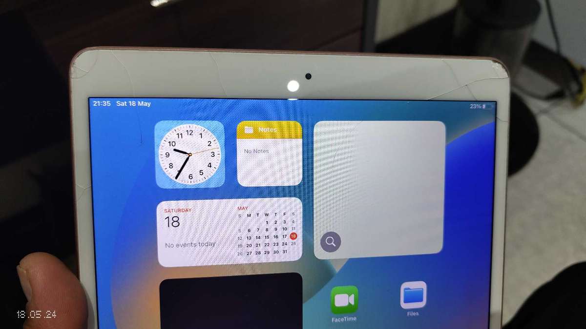 iPad Air 3rd Gen 64GB A2152 wifi Only(Touch Cracked) {Pre Owned}