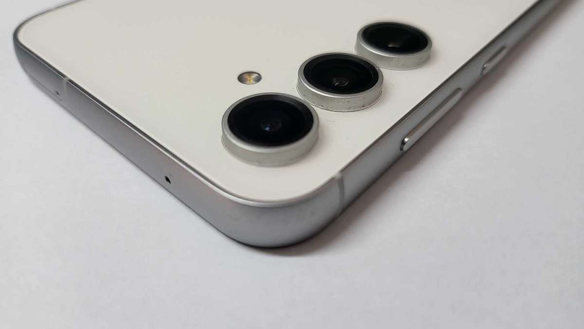 Samsung Galaxy S23fe - No Reserve!