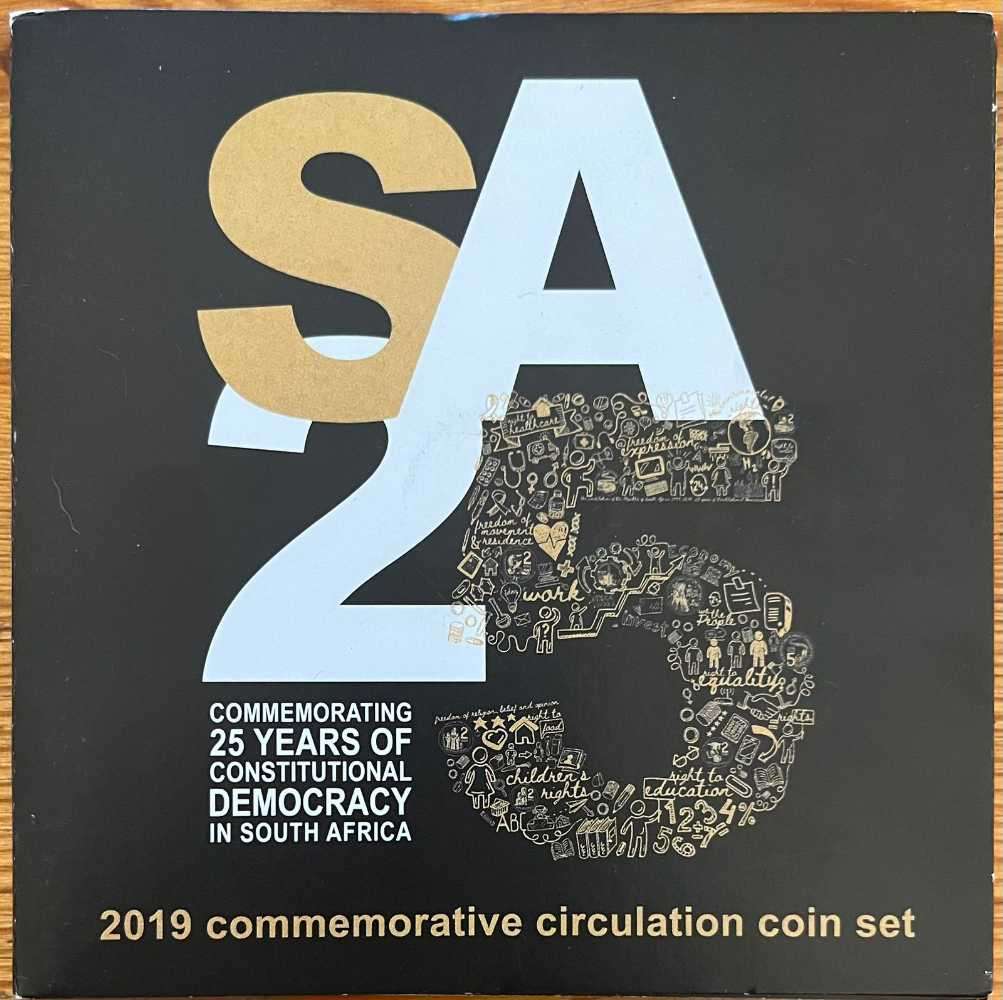2019 COMMEMORATIVE COIN SET.