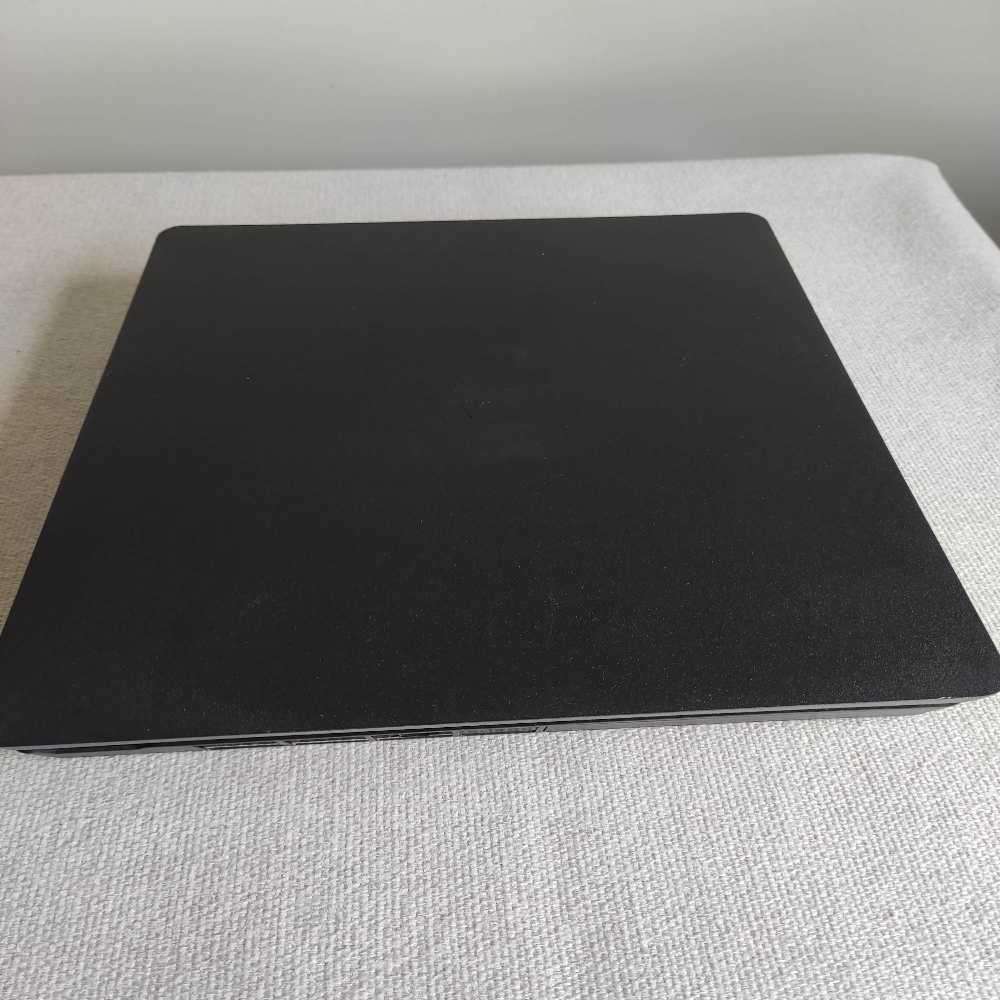 Playstation 4 Slim 1Tb +2 controllers  plus One game