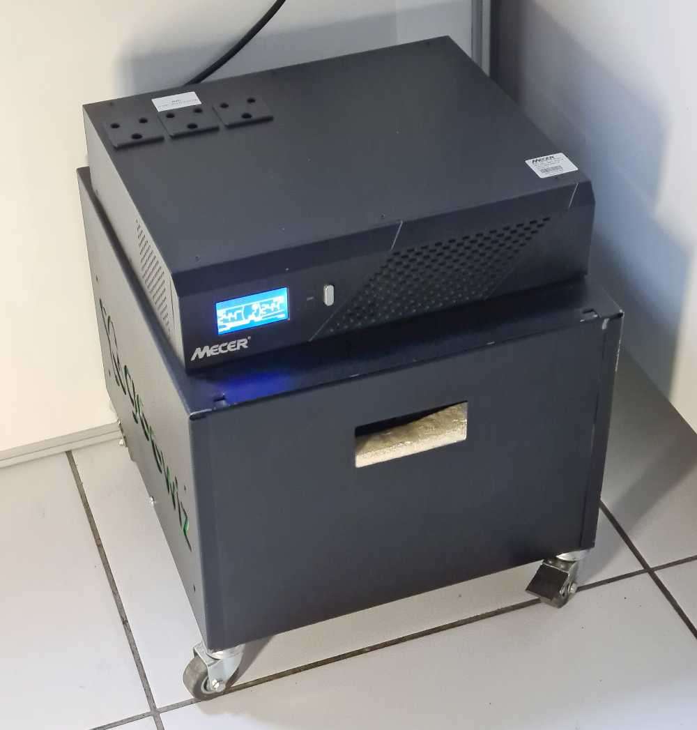 coming with 2 x 12v batteries. MECER power backup. MODEL: LOBO 1200/IVR-1200LBKS