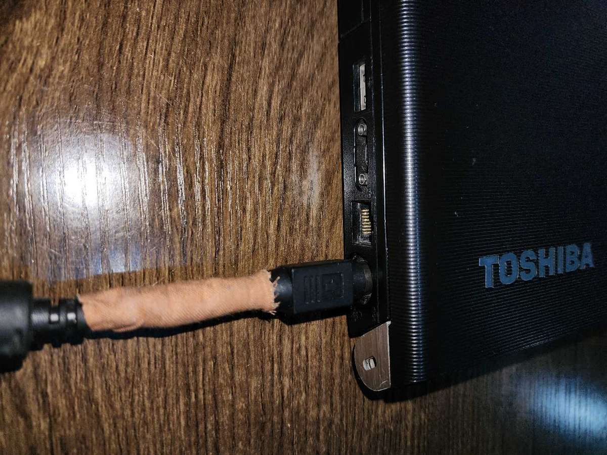 TOSHIBA TECRA W50 A0662 WORKSTATION SEMI GAMING LAPTOP FOR SALE