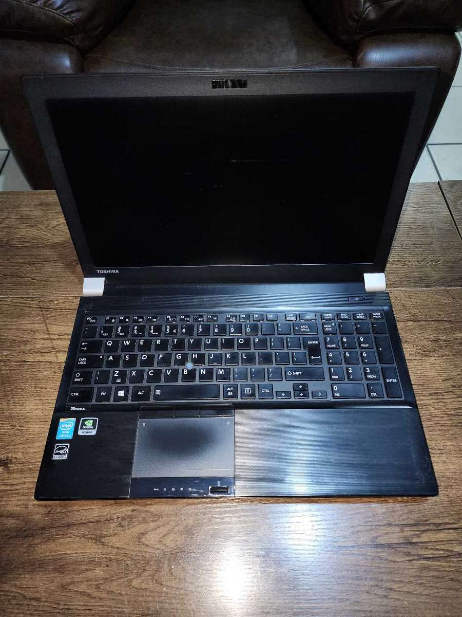 TOSHIBA TECRA W50 A0662 WORKSTATION SEMI GAMING LAPTOP FOR SALE