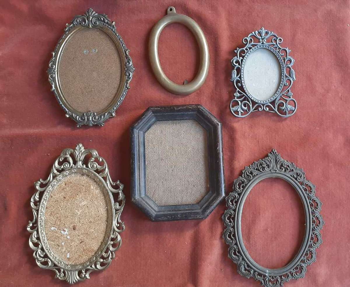 Job lot of small vintage frames