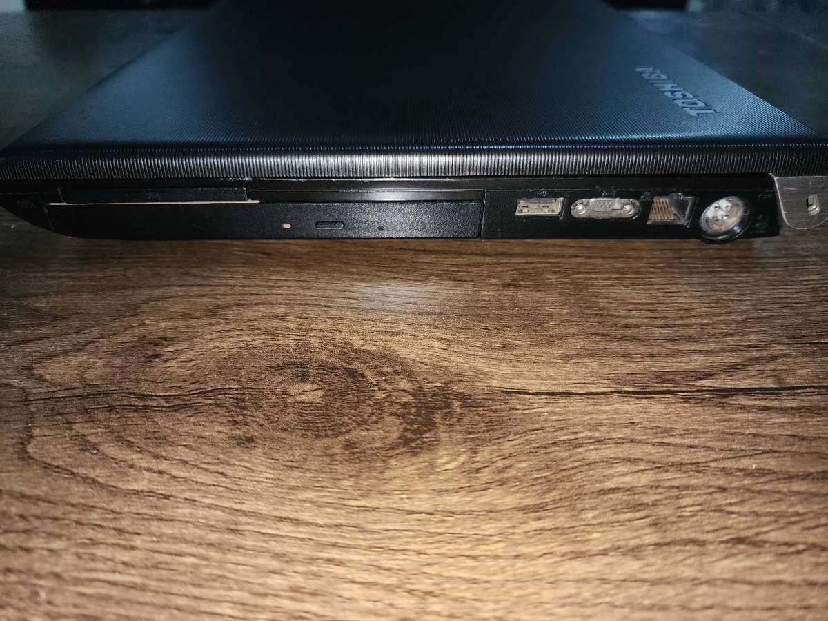 TOSHIBA TECRA W50 A0662 WORKSTATION SEMI GAMING LAPTOP FOR SALE