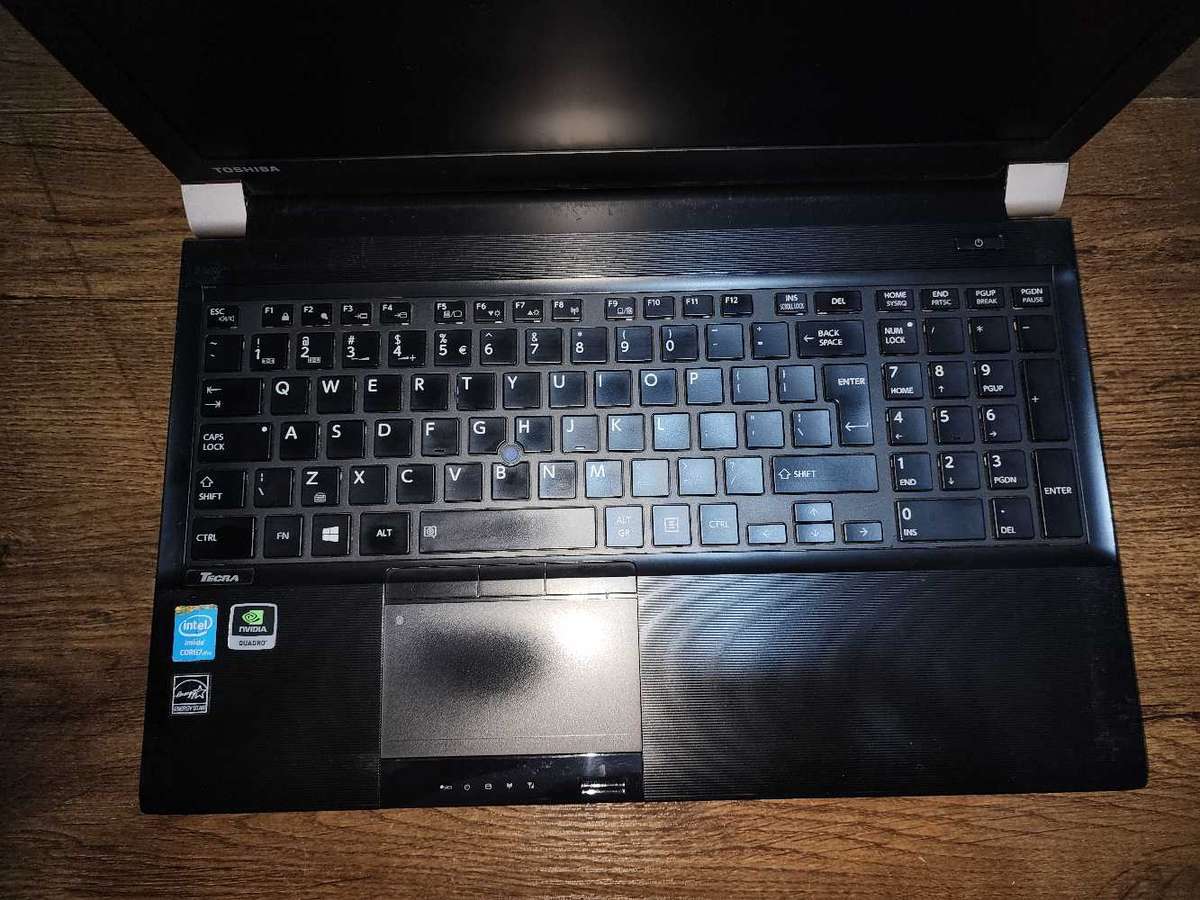 TOSHIBA TECRA W50 A0662 WORKSTATION SEMI GAMING LAPTOP FOR SALE