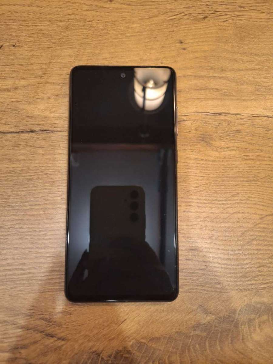 Samsung A72 (Mint condition in orginal box)