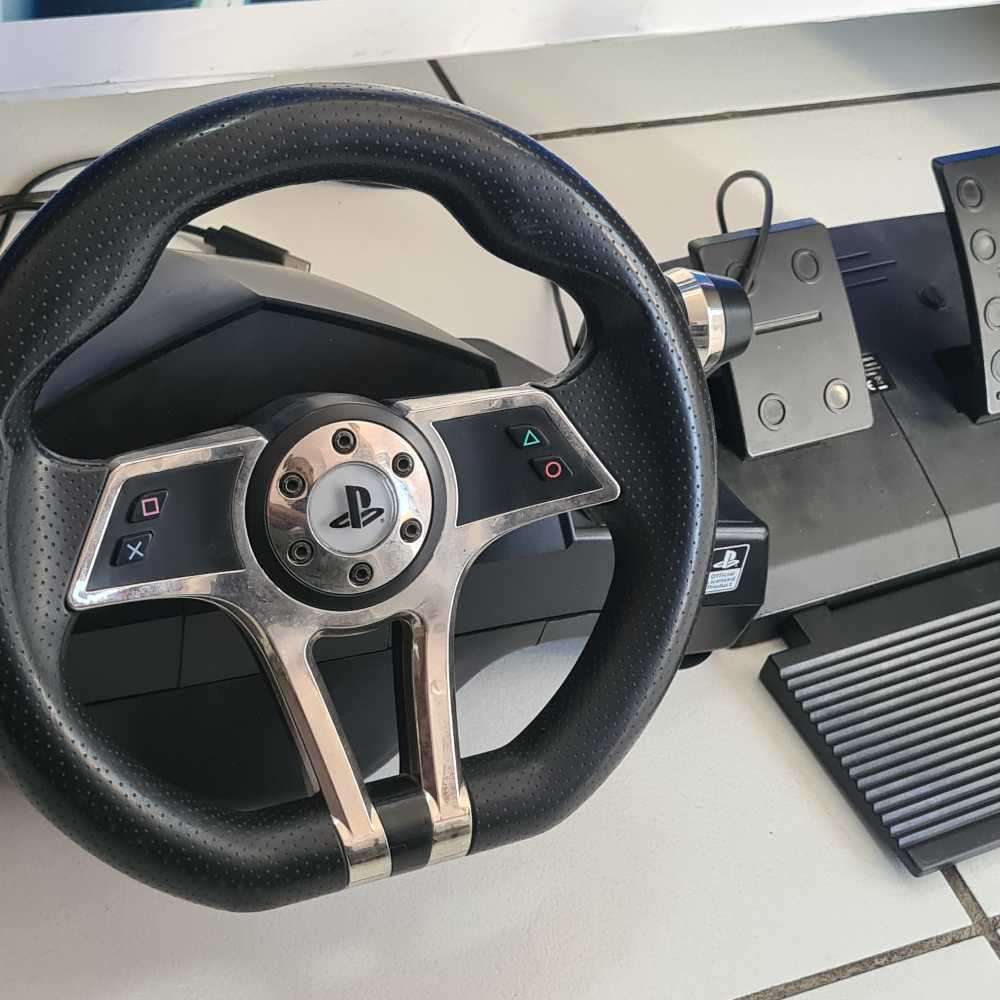 Official PS4 and PS3 driving wheel gaming pad