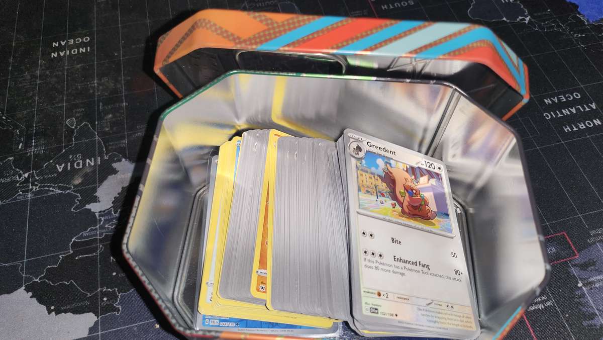 ORIGINAL POKEMON CARDS AUCTION TIN