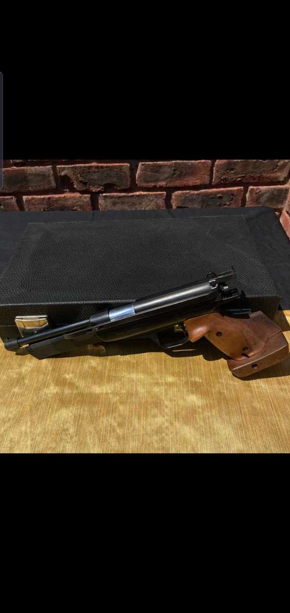 Feinwerkbau Model 80 Olympic air pistol Immaculate condition with case!!!