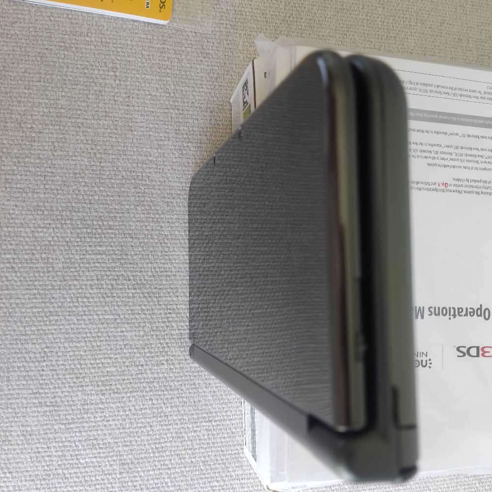 `New` Nintendo 3ds xl console with box +original charger +games (e-shop)