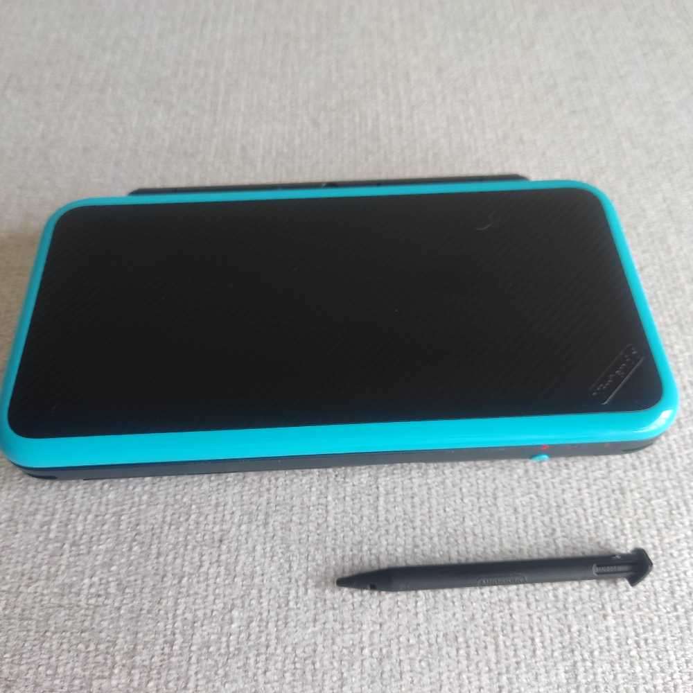 `New` Nintendo 2ds xl console with original charger