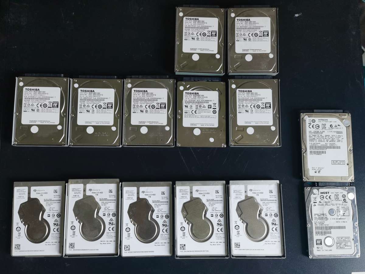 1TB and 500MB internal HDD. Toshiba/Seagate/Hitachi/HGST