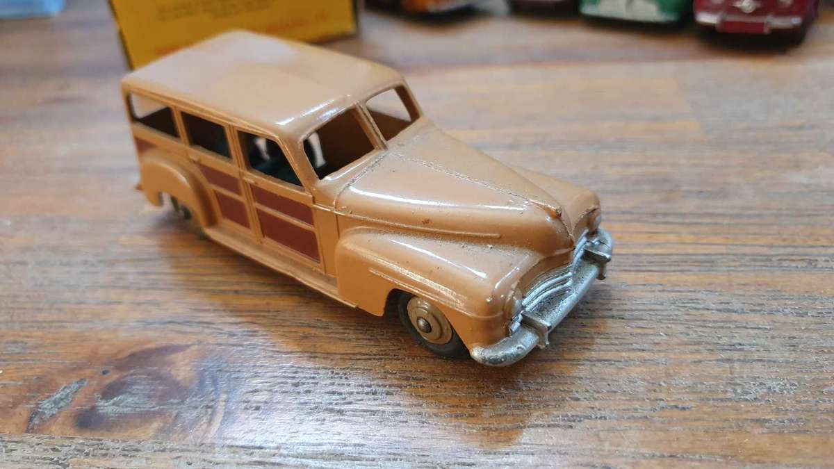 Meccano Ltd Dinky Toys #344 Estate car die-cast model -